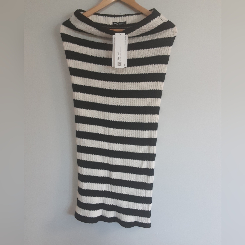 Zara Black and White Striped Knit Scarf Size M
